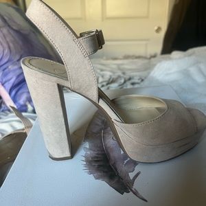 Jessica Simpson platform shows